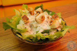 chiquen grilled Chiqken the chiqui way wood green halal burger food drink salad