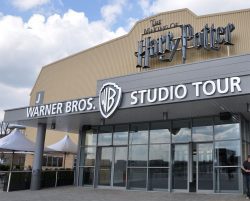 warner brothers studio tour halal food restaurant